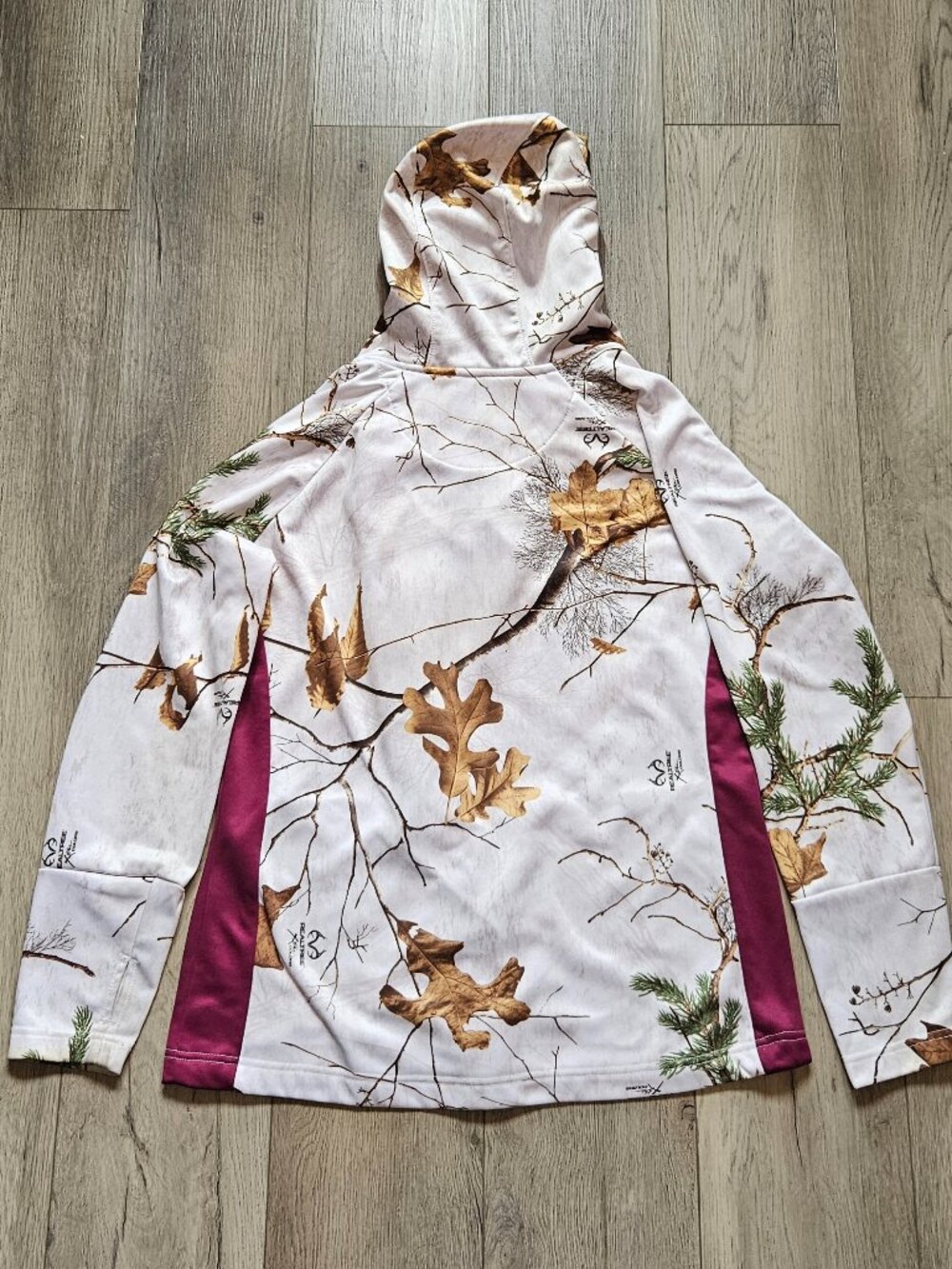 Women's Realtree Xtra Colors White Out Camo Hoodie Maroon White Accents Size L - Picture 2 of 10